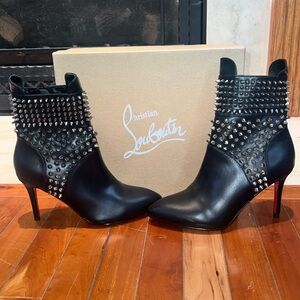 NIB LOUBOUTIN STUD HEELS SIZE 38 Sole Protector still on shoes!! RARE DEAL!